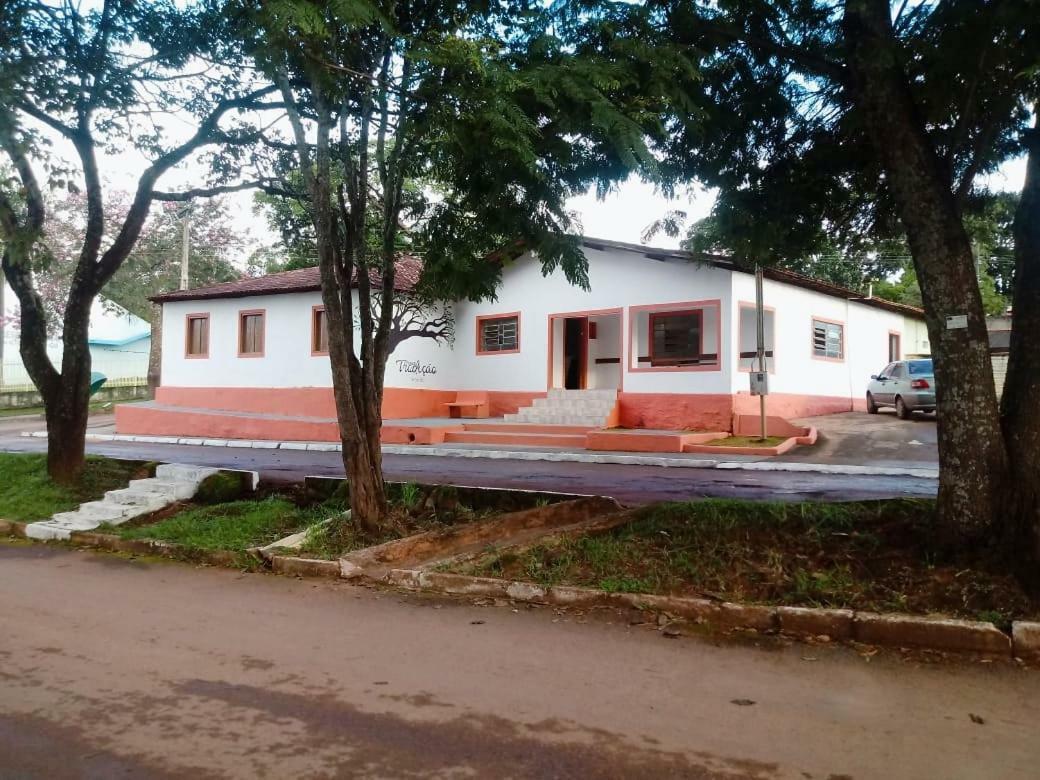 Pousada Tradicao Алту-Параизу-ди-Гояс Экстерьер фото